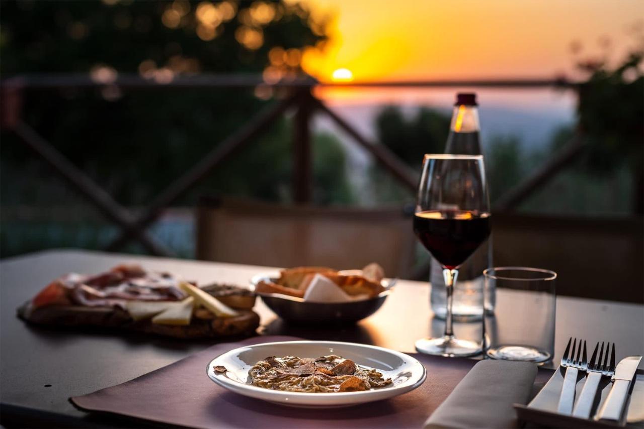Albergo Ristorante Il Terziere تريفي المظهر الخارجي الصورة