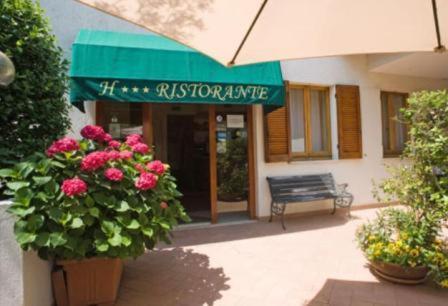 Albergo Ristorante Il Terziere تريفي المظهر الخارجي الصورة